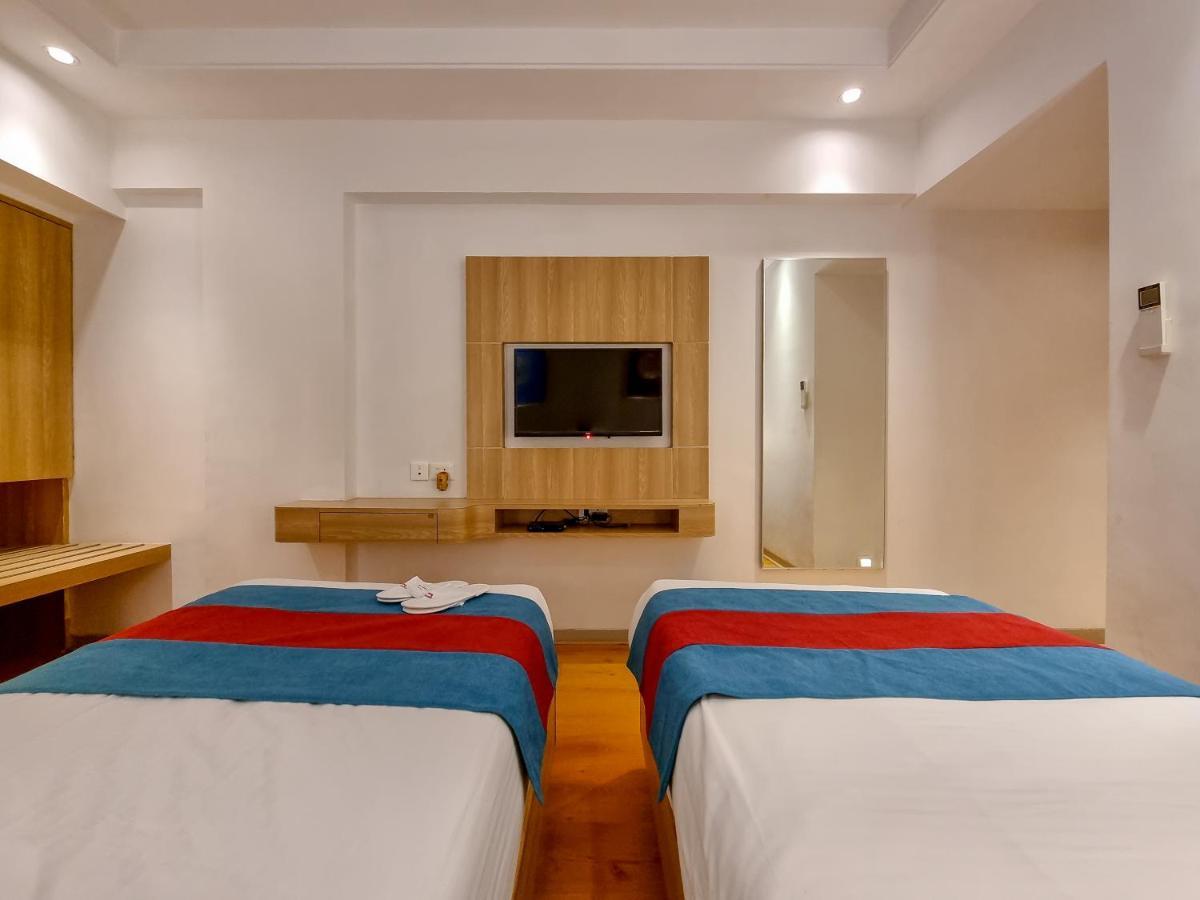 Freesia By Express Inn Pālghar Extérieur photo