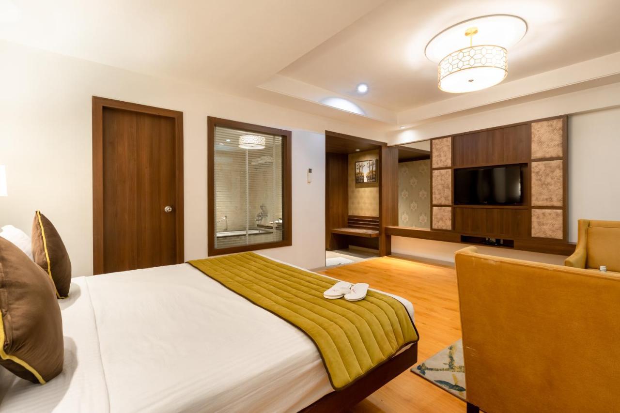 Freesia By Express Inn Pālghar Extérieur photo