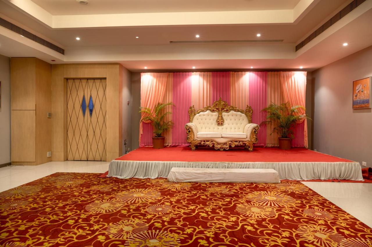 Freesia By Express Inn Pālghar Extérieur photo